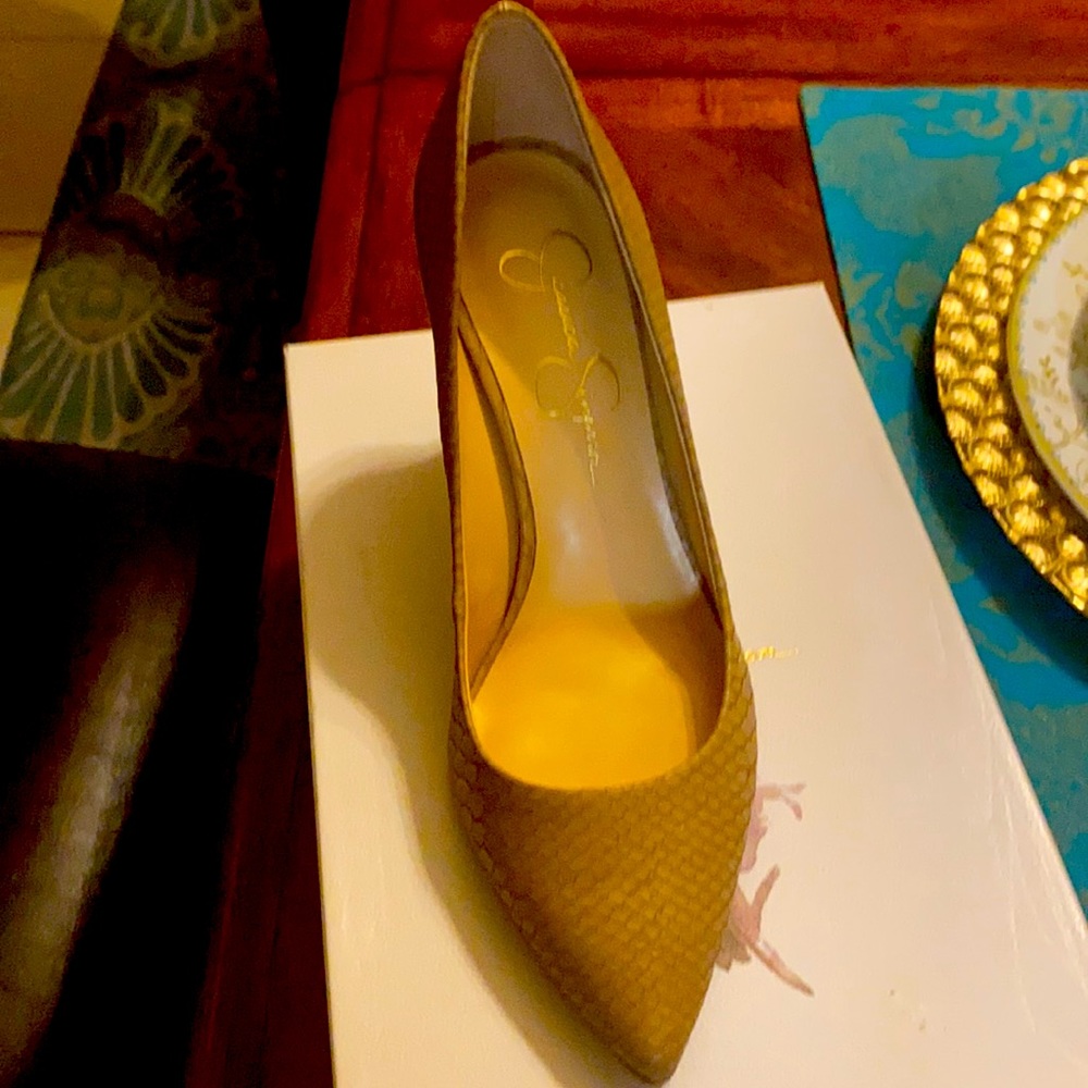 Nude Pumps